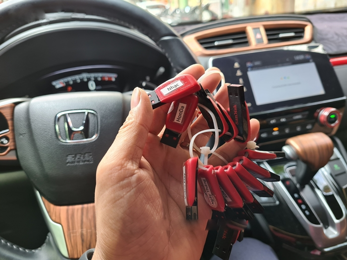 USB kích hoạt tính năng ẩn cho các hãng xe Honda, Mazda, Ford...