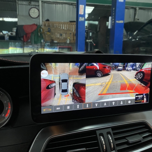 Hệ thống camera 360 trên màn hình Mercedes C Class