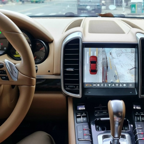 Hệ thống camera 360 Sony 1080 trên màn hình Porsche Cayenne