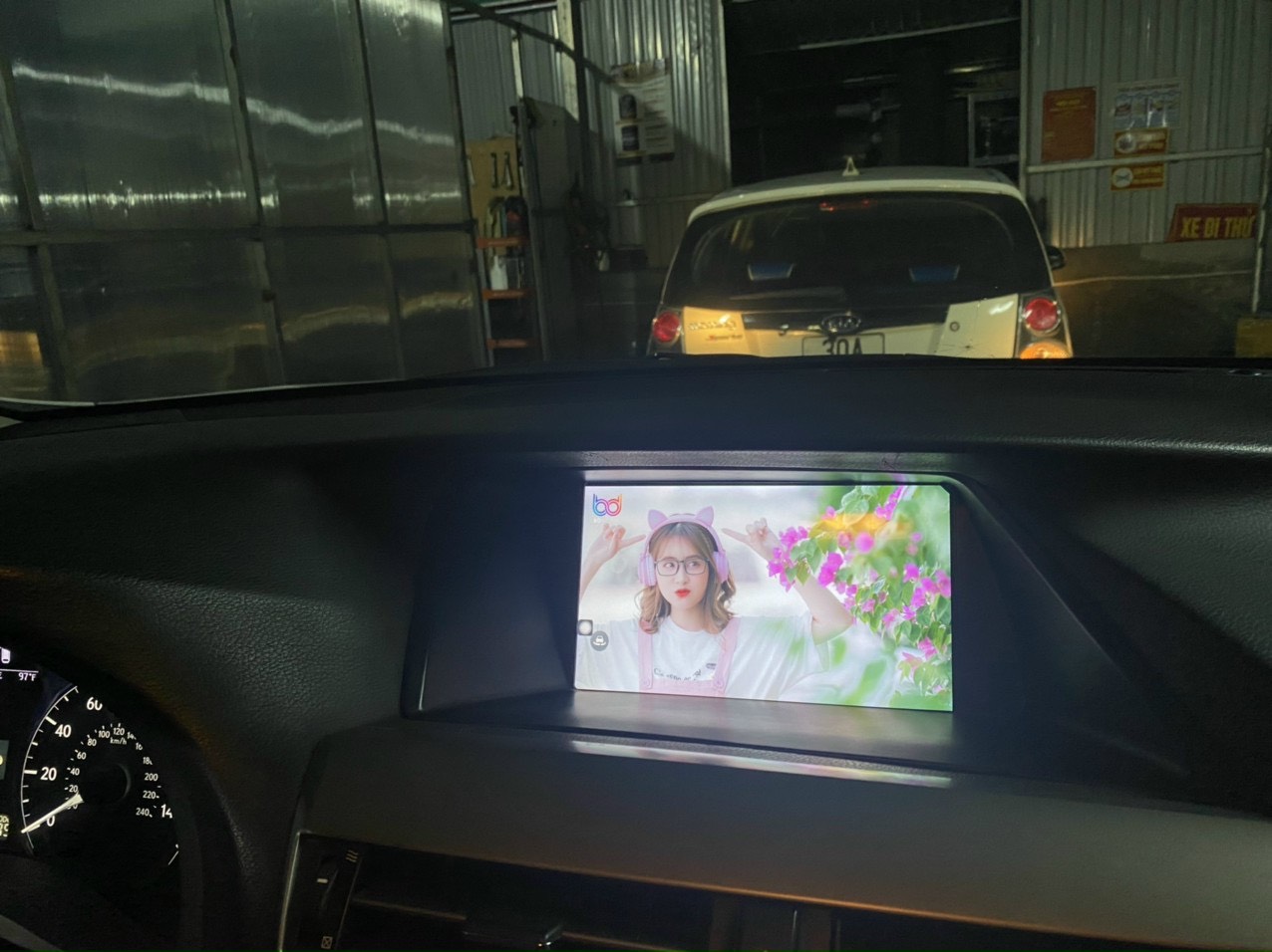 màn hình và camera 360 trên Lexus RX