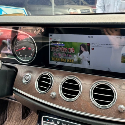 Màn hình giải trí Mercedes E200 2017 tốt nhất