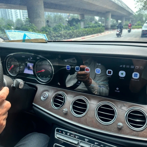 Xem youtube trên màn hình Android Mercedes E200 2017